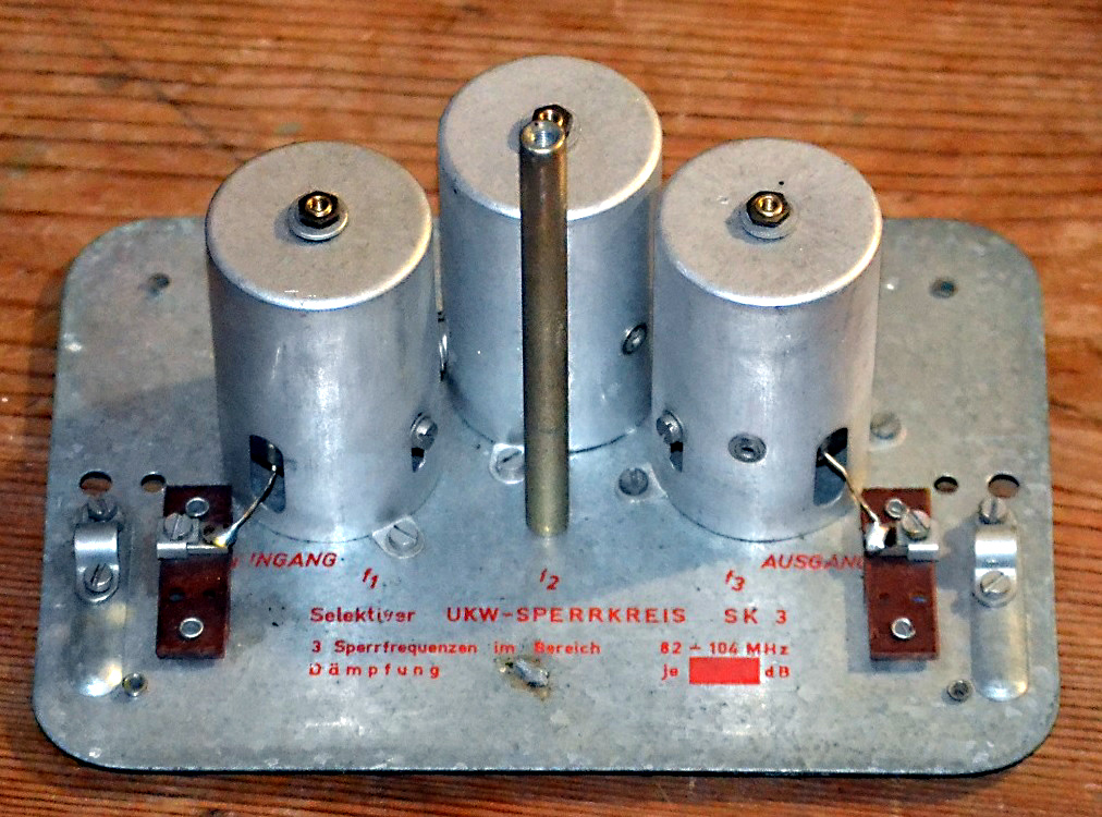 Datei: UKW-Sperrkreis_w.jpg, Urheber: Ulfbastel, 5. Januar 2020, &copy; nach CC BY-SA 3.0