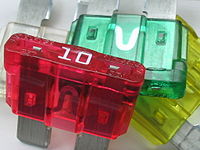 200px-Car_fuses.jpg